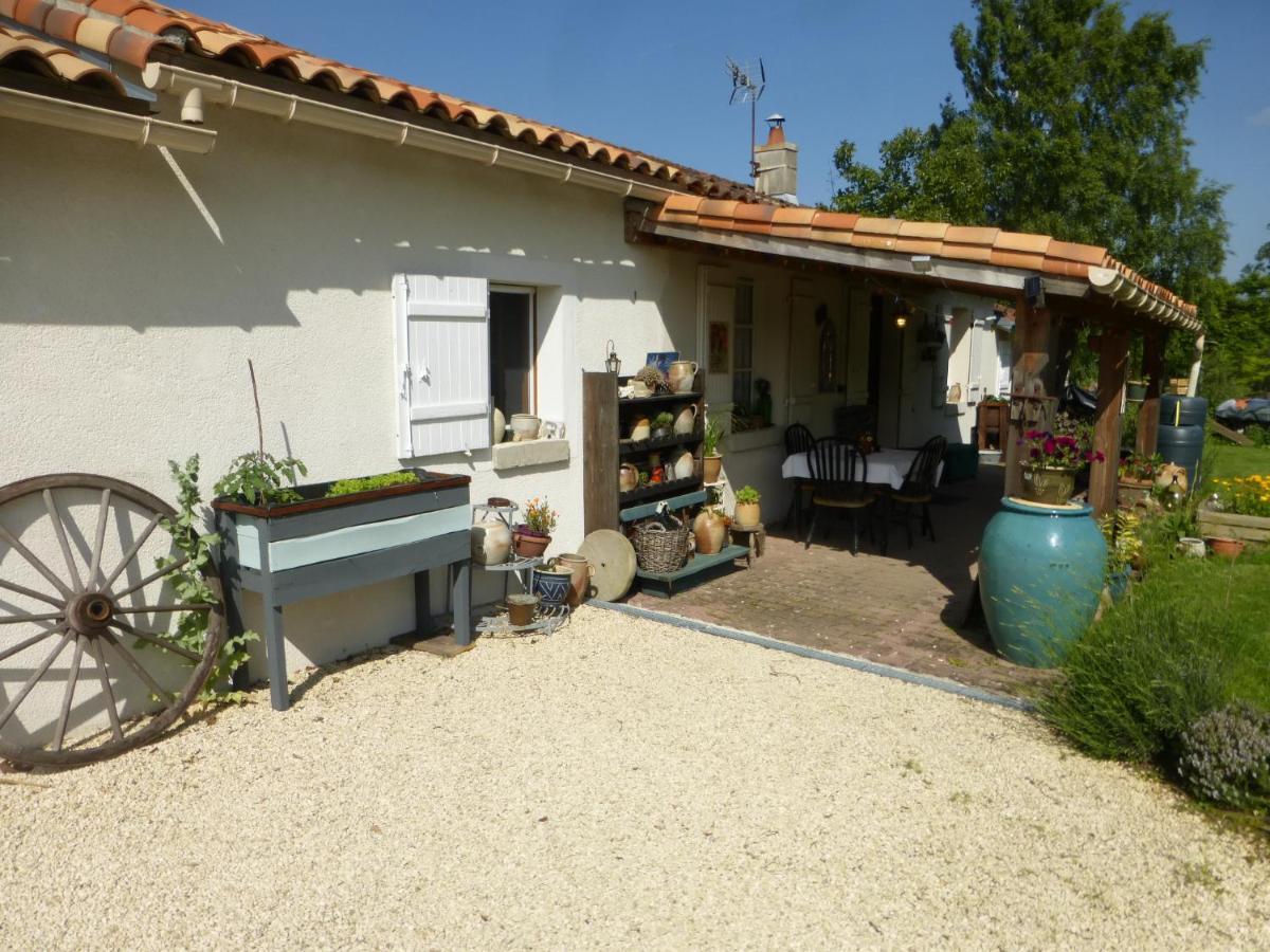 Chez Kate Charroux (Vienne) Exterior foto